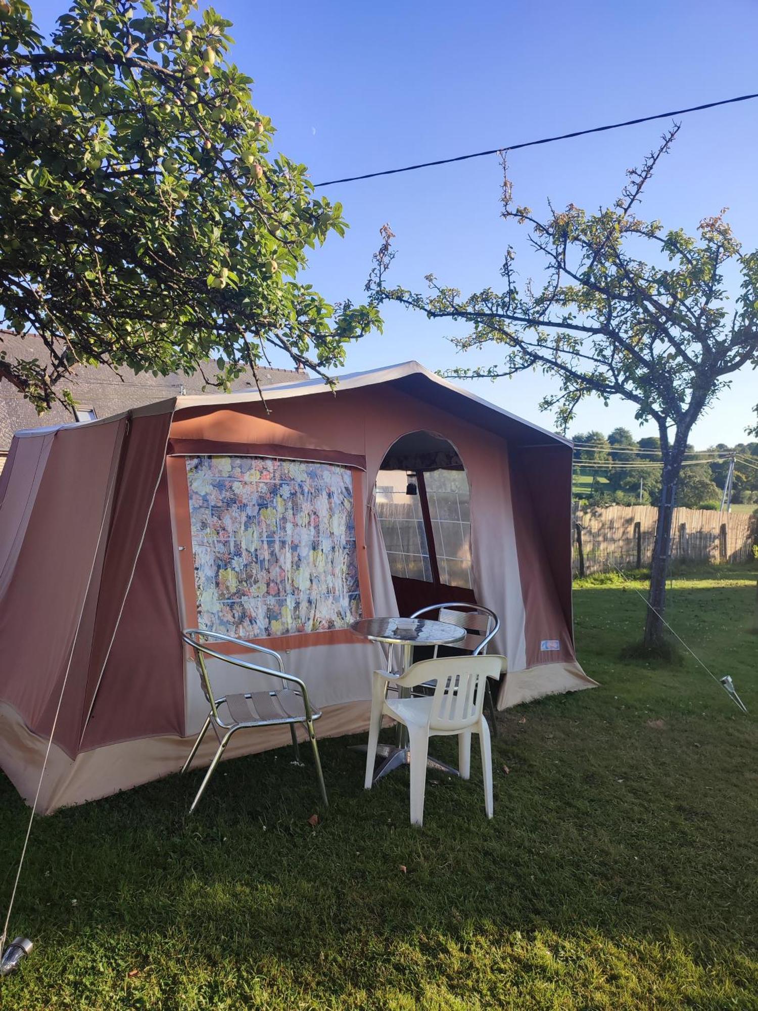 La Billardiere Camping A La Ferme Le Menil-Ciboult Esterno foto